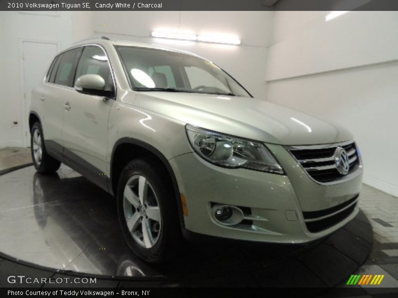Candy White / Charcoal 2010 Volkswagen Tiguan SE