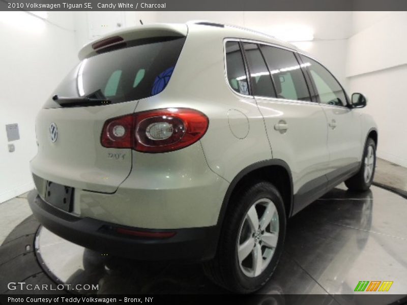 Candy White / Charcoal 2010 Volkswagen Tiguan SE