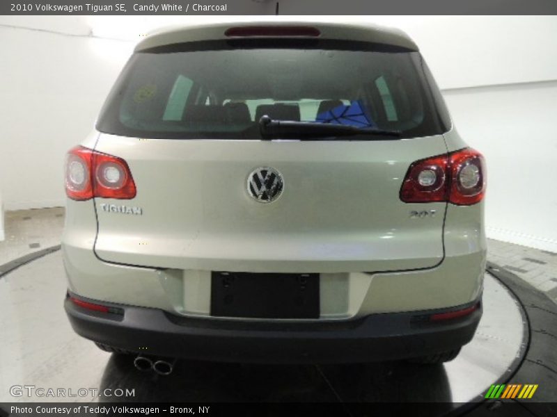 Candy White / Charcoal 2010 Volkswagen Tiguan SE