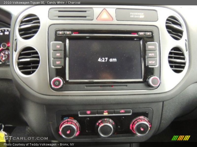 Candy White / Charcoal 2010 Volkswagen Tiguan SE