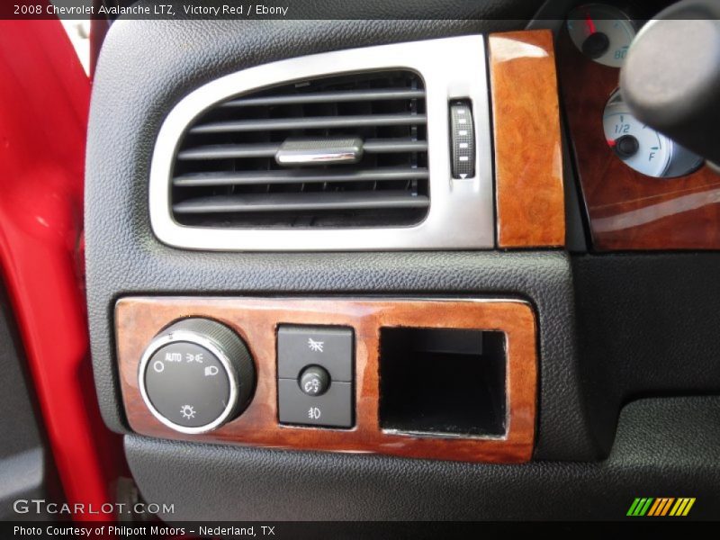 Victory Red / Ebony 2008 Chevrolet Avalanche LTZ