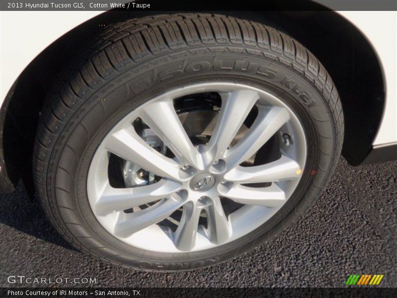 Cotton White / Taupe 2013 Hyundai Tucson GLS