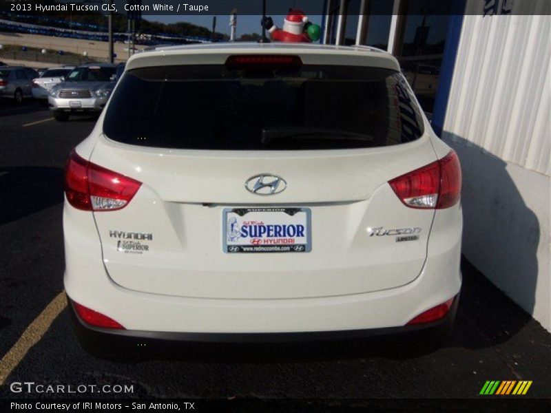 Cotton White / Taupe 2013 Hyundai Tucson GLS