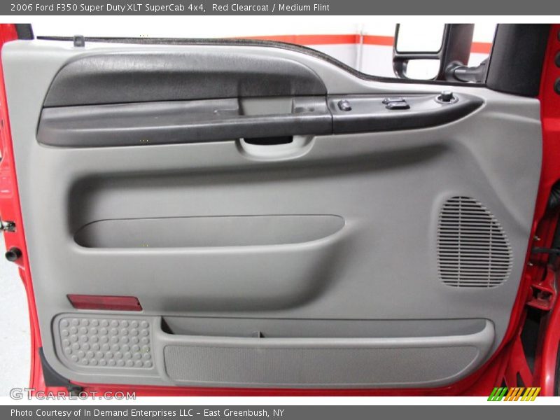 Door Panel of 2006 F350 Super Duty XLT SuperCab 4x4