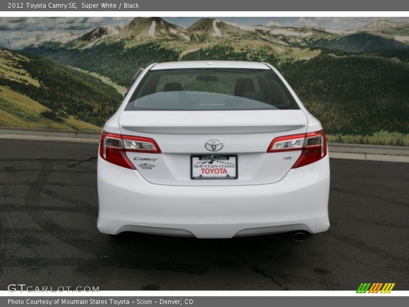 Super White / Black 2012 Toyota Camry SE