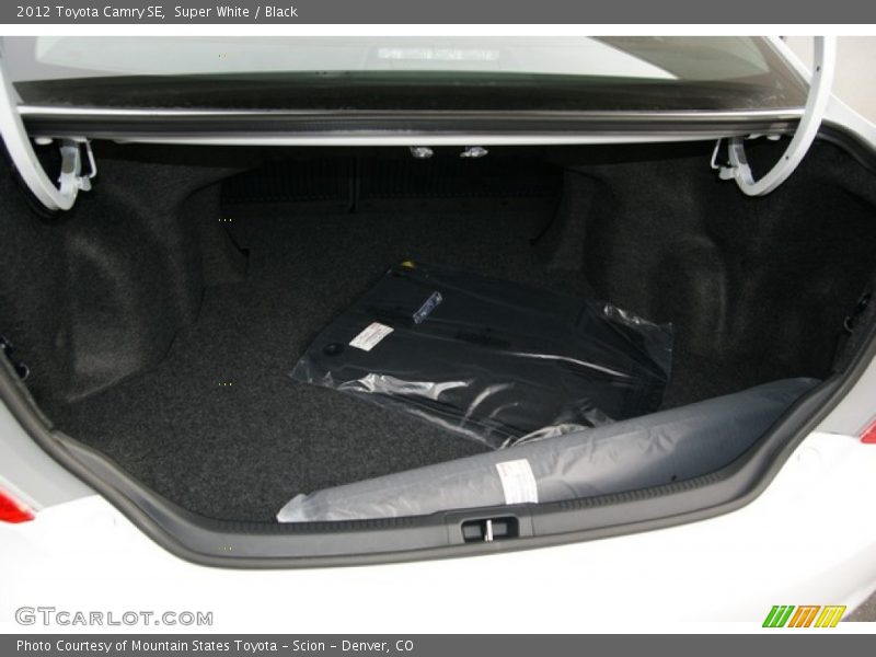 Super White / Black 2012 Toyota Camry SE