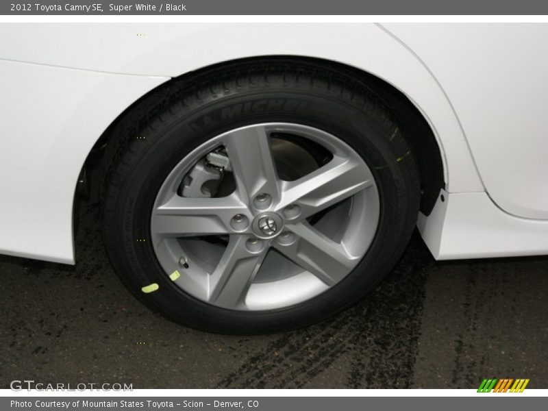 Super White / Black 2012 Toyota Camry SE