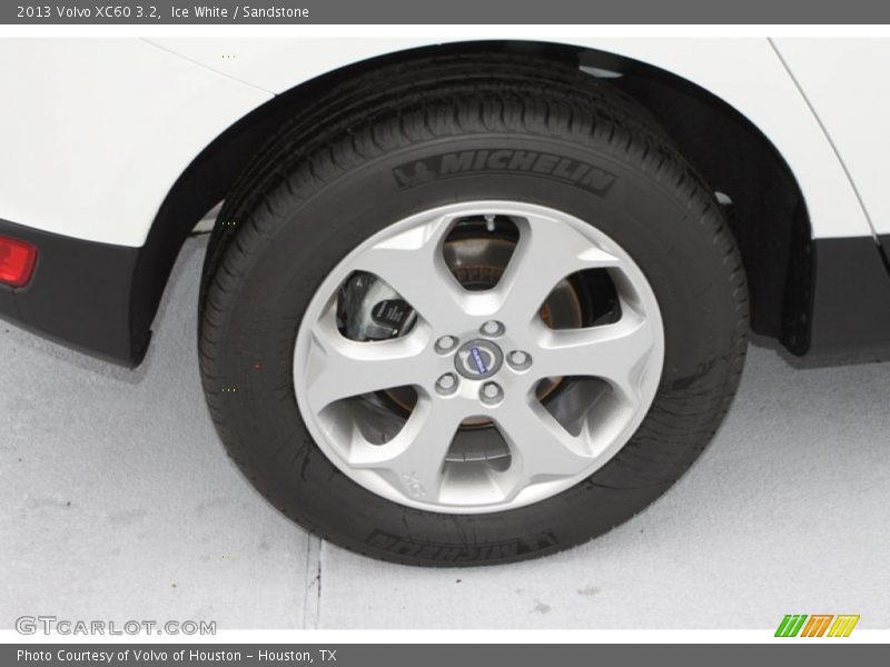 Ice White / Sandstone 2013 Volvo XC60 3.2