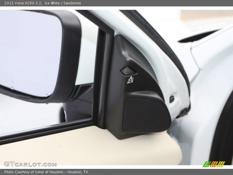 Ice White / Sandstone 2013 Volvo XC60 3.2