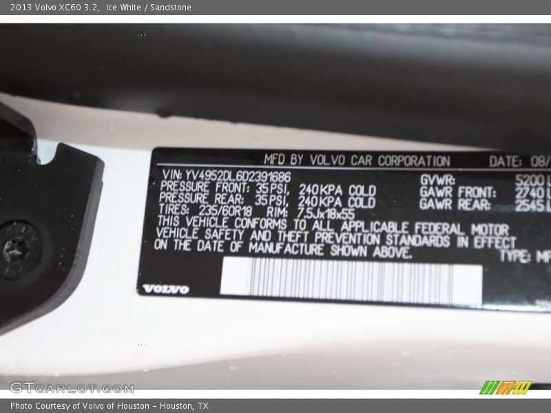 Ice White / Sandstone 2013 Volvo XC60 3.2