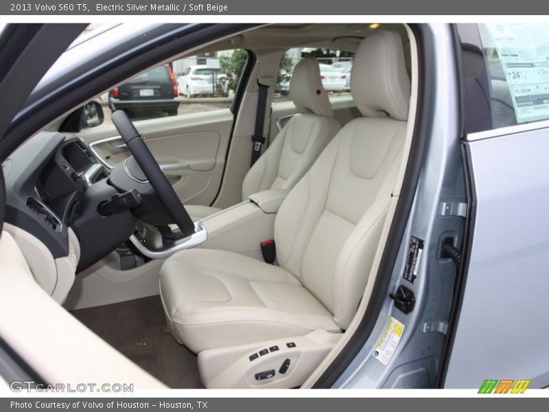 Front Seat of 2013 S60 T5