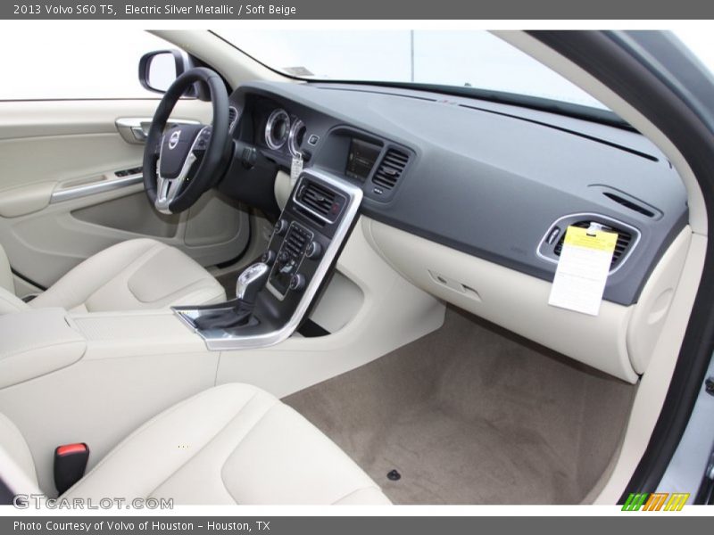 Dashboard of 2013 S60 T5