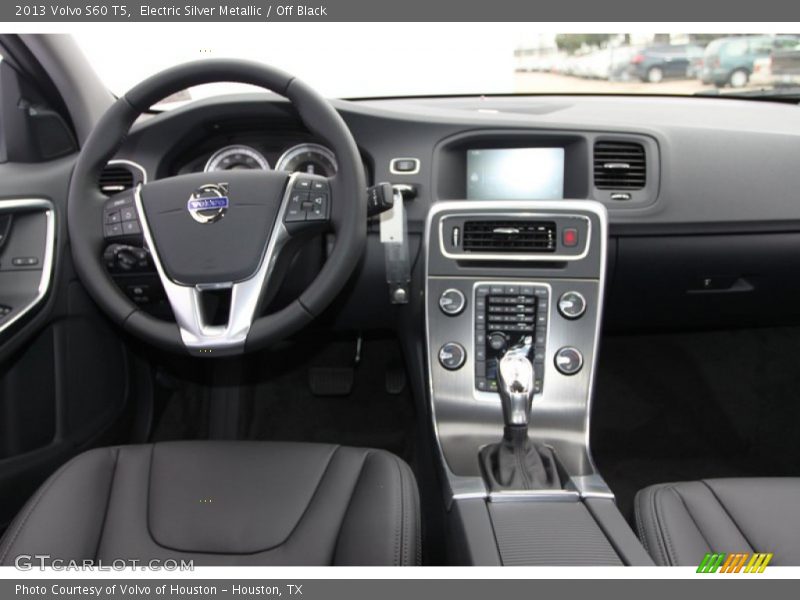 Dashboard of 2013 S60 T5