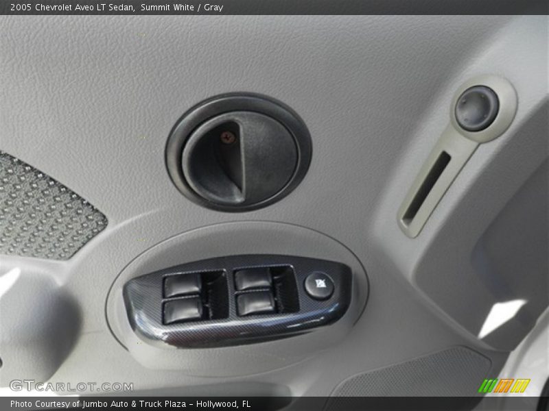 Summit White / Gray 2005 Chevrolet Aveo LT Sedan