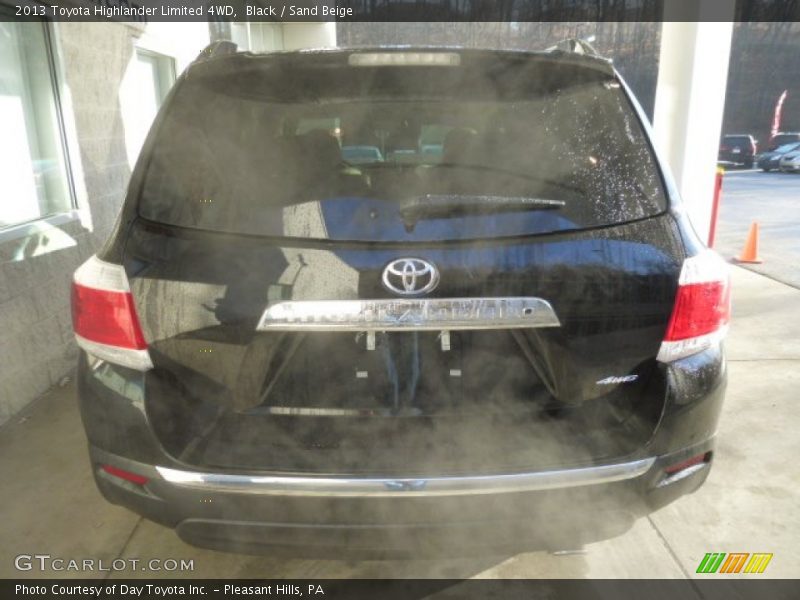 Black / Sand Beige 2013 Toyota Highlander Limited 4WD