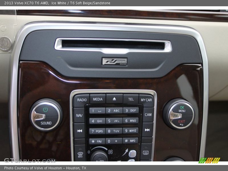 Ice White / T6 Soft Beige/Sandstone 2013 Volvo XC70 T6 AWD