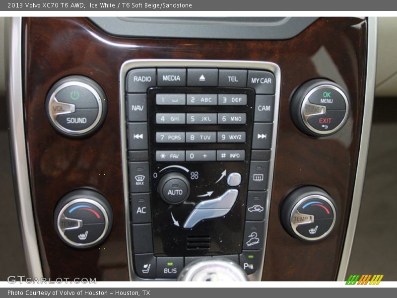 Controls of 2013 XC70 T6 AWD