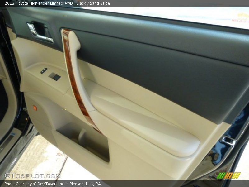 Black / Sand Beige 2013 Toyota Highlander Limited 4WD