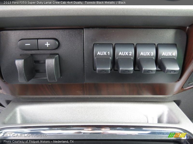 Controls of 2013 F350 Super Duty Lariat Crew Cab 4x4 Dually