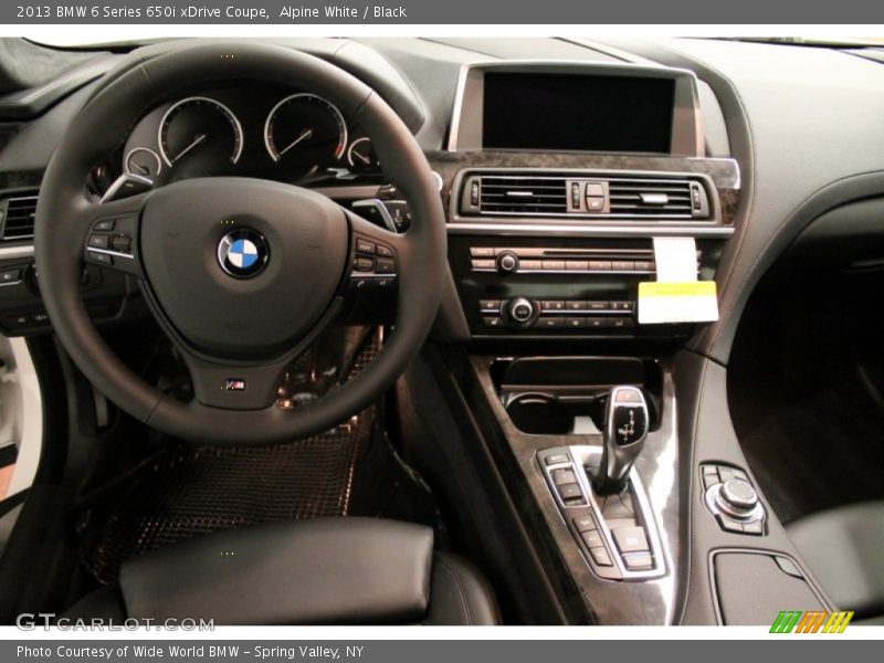 Dashboard of 2013 6 Series 650i xDrive Coupe