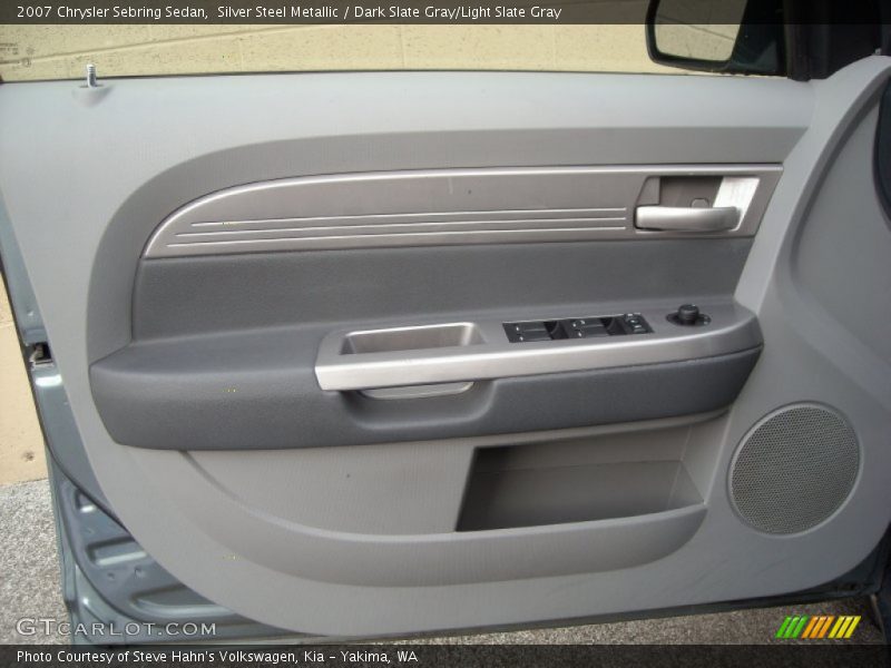 Door Panel of 2007 Sebring Sedan