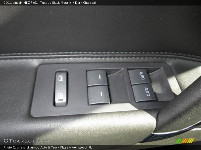 Tuxedo Black Metallic / Dark Charcoal 2011 Lincoln MKZ FWD