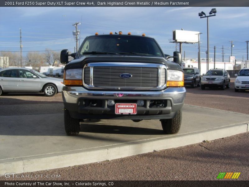 Dark Highland Green Metallic / Medium Parchment 2001 Ford F250 Super Duty XLT Super Crew 4x4
