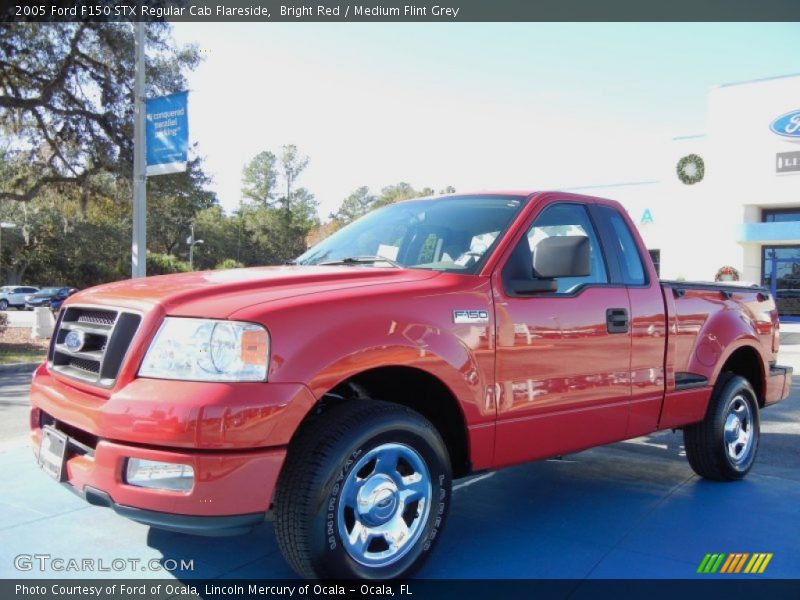 Front 3/4 View of 2005 F150 STX Regular Cab Flareside