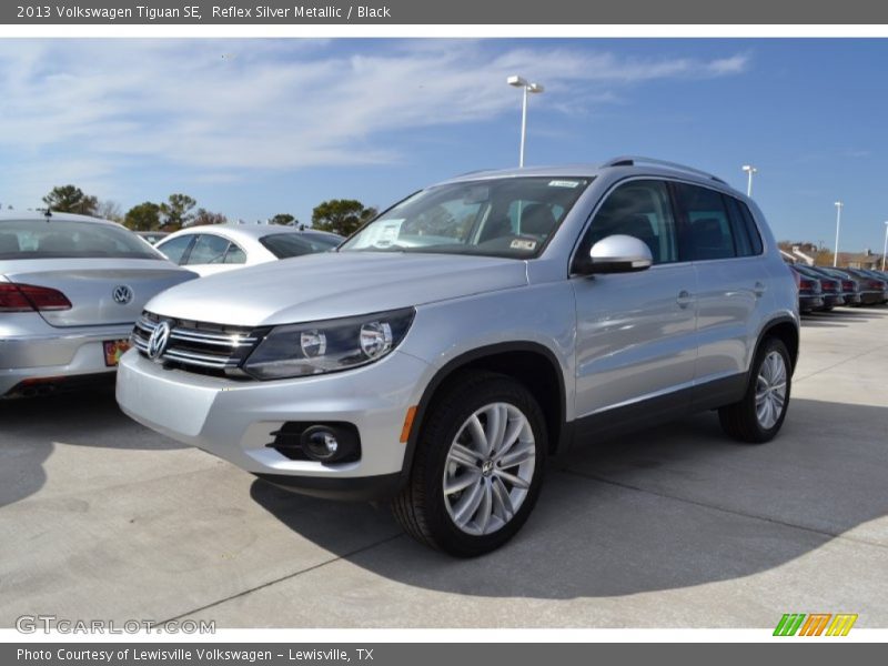 Reflex Silver Metallic / Black 2013 Volkswagen Tiguan SE