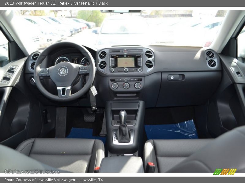 Reflex Silver Metallic / Black 2013 Volkswagen Tiguan SE