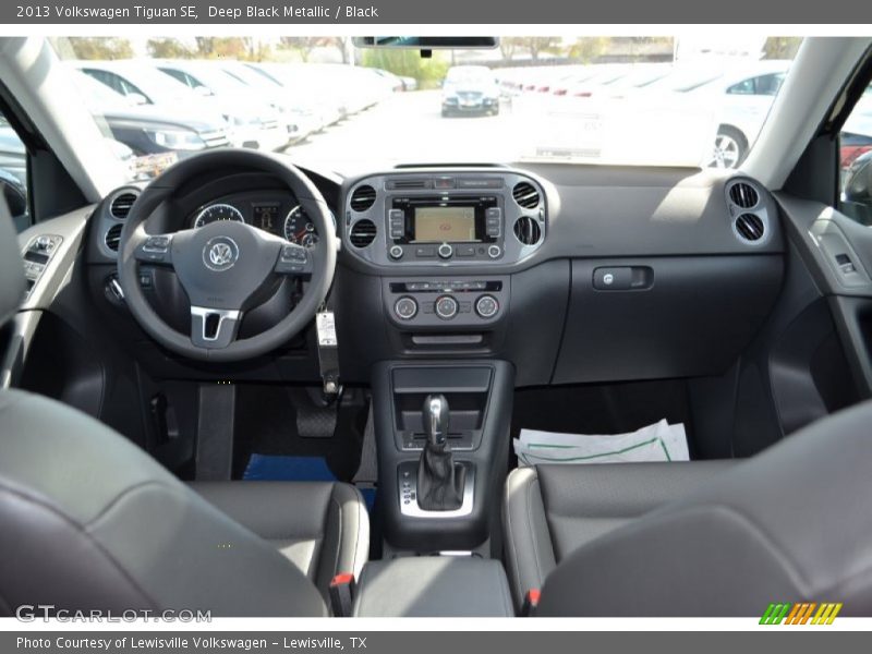 Deep Black Metallic / Black 2013 Volkswagen Tiguan SE