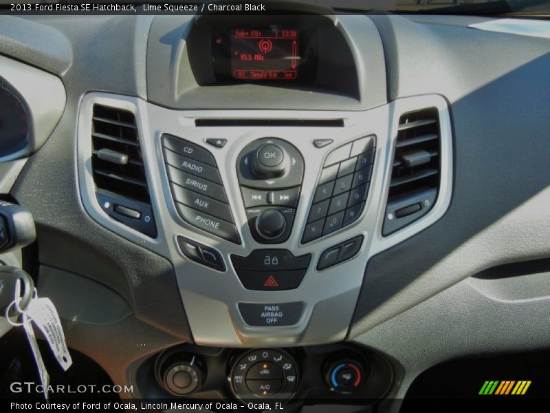 Lime Squeeze / Charcoal Black 2013 Ford Fiesta SE Hatchback