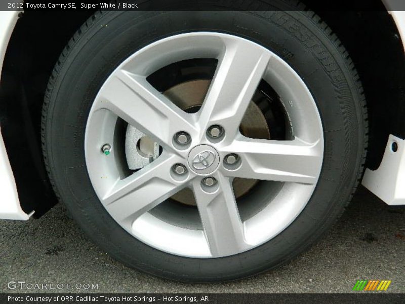 Super White / Black 2012 Toyota Camry SE