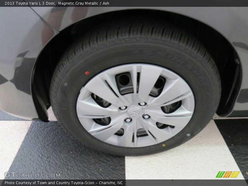 Magnetic Gray Metallic / Ash 2013 Toyota Yaris L 3 Door