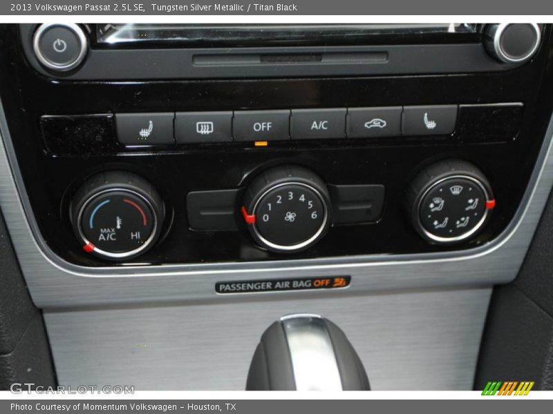 Tungsten Silver Metallic / Titan Black 2013 Volkswagen Passat 2.5L SE