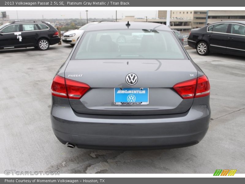 Platinum Gray Metallic / Titan Black 2013 Volkswagen Passat 2.5L SE