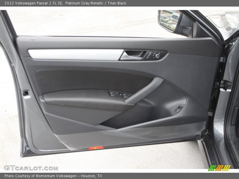 Platinum Gray Metallic / Titan Black 2013 Volkswagen Passat 2.5L SE