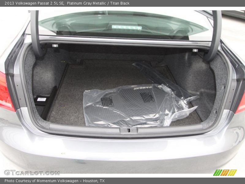 Platinum Gray Metallic / Titan Black 2013 Volkswagen Passat 2.5L SE