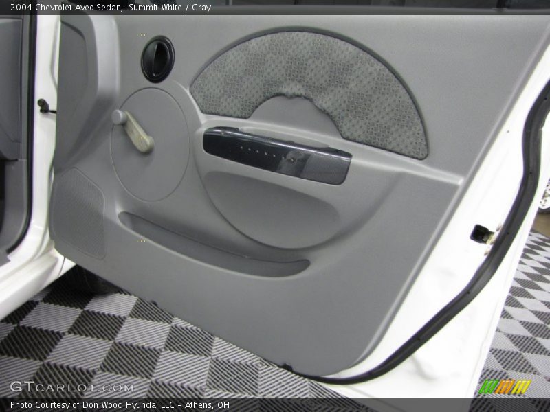 Summit White / Gray 2004 Chevrolet Aveo Sedan