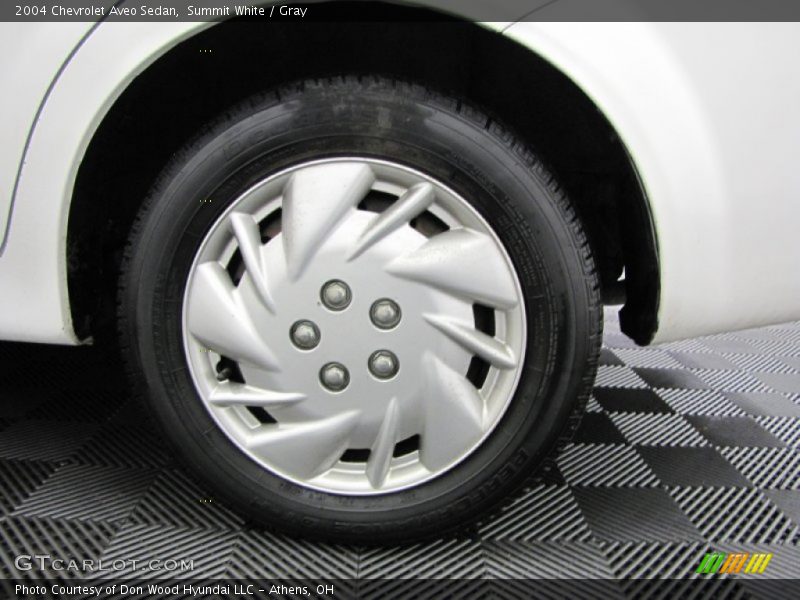 Summit White / Gray 2004 Chevrolet Aveo Sedan
