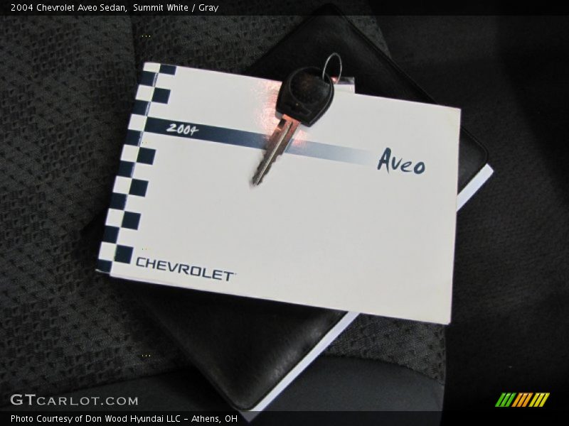 Summit White / Gray 2004 Chevrolet Aveo Sedan