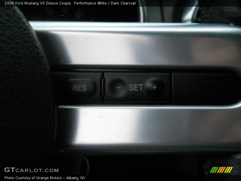 Performance White / Dark Charcoal 2006 Ford Mustang V6 Deluxe Coupe