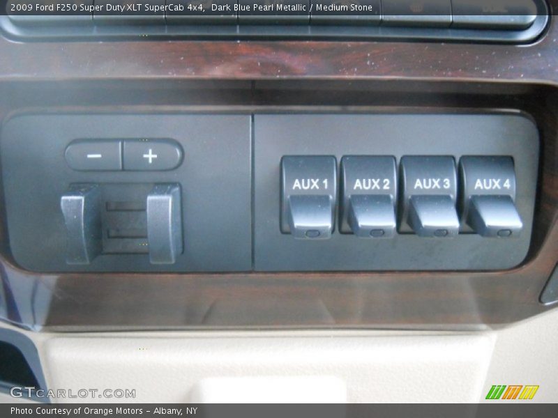 Dark Blue Pearl Metallic / Medium Stone 2009 Ford F250 Super Duty XLT SuperCab 4x4