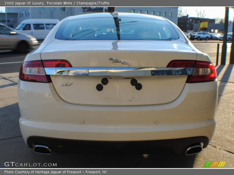 Porcelain White / Champagne/Truffle 2009 Jaguar XF Luxury