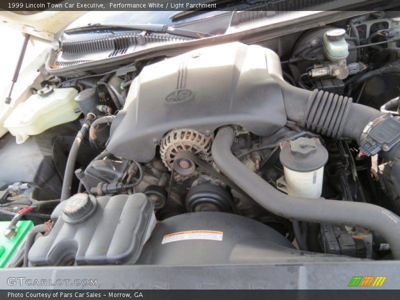 Performance White / Light Parchment 1999 Lincoln Town Car Executive