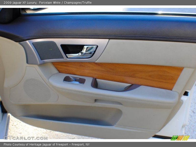 Porcelain White / Champagne/Truffle 2009 Jaguar XF Luxury