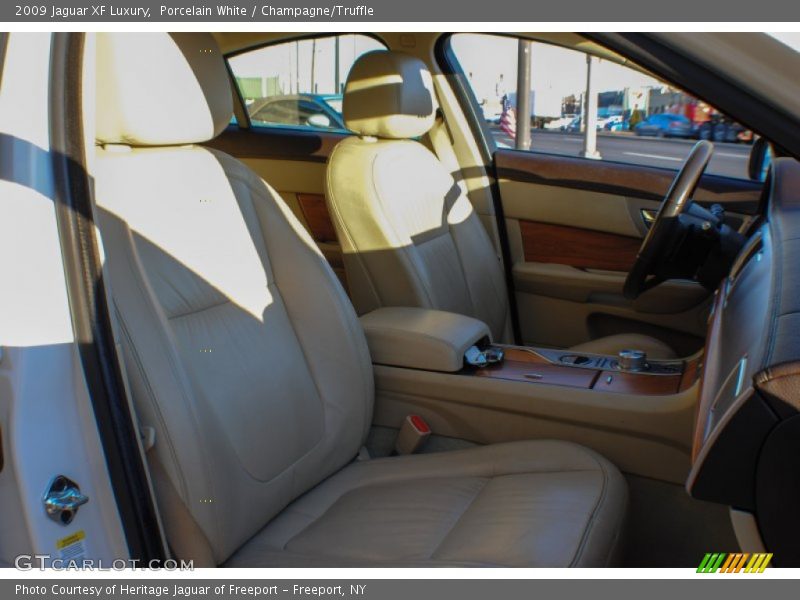 Porcelain White / Champagne/Truffle 2009 Jaguar XF Luxury