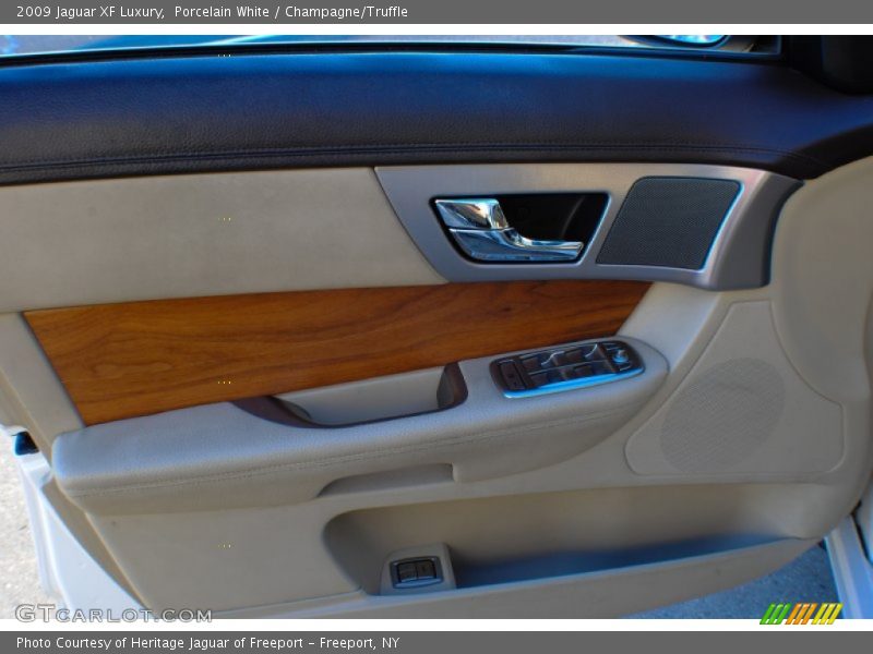 Porcelain White / Champagne/Truffle 2009 Jaguar XF Luxury