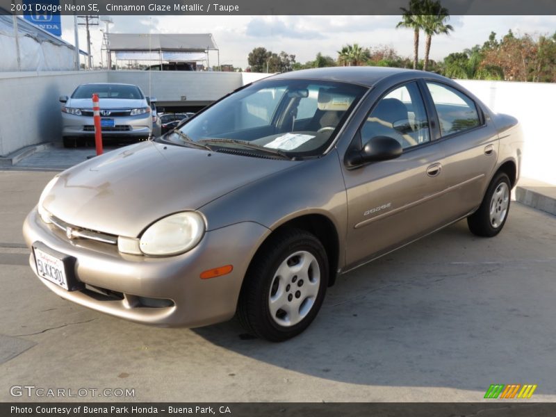 Front 3/4 View of 2001 Neon SE