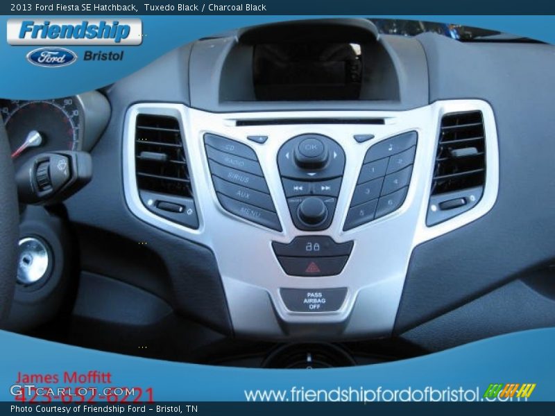 Tuxedo Black / Charcoal Black 2013 Ford Fiesta SE Hatchback